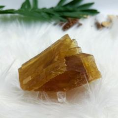 Amber calcite