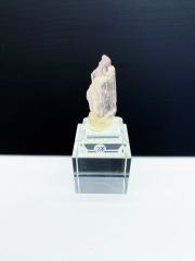 Clear kunzite