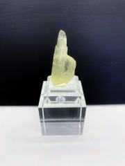 Clear kunzite