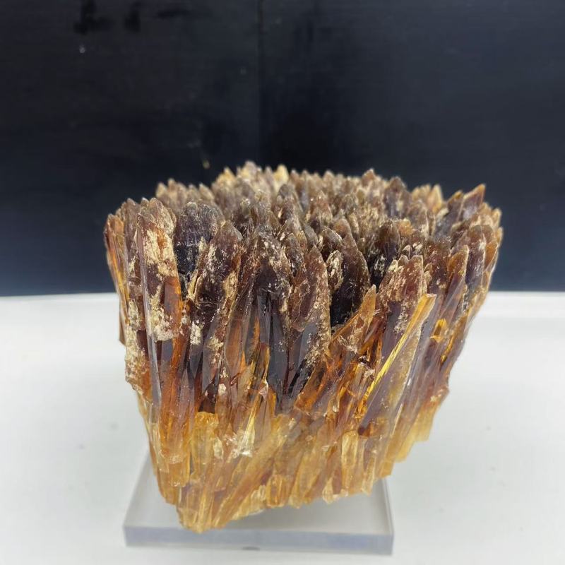 Amber calcite