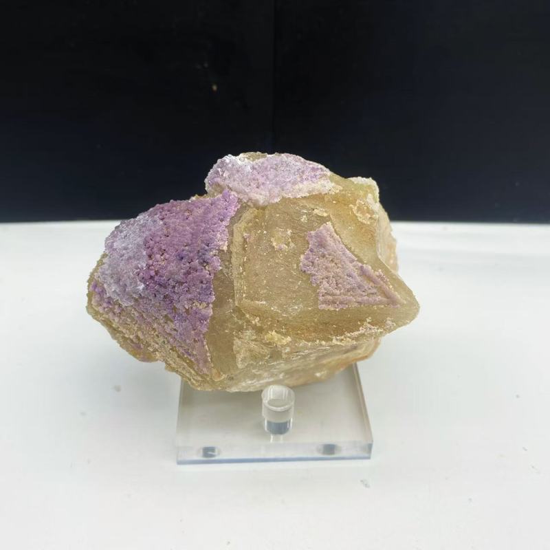 yittrium selenite capped calcite