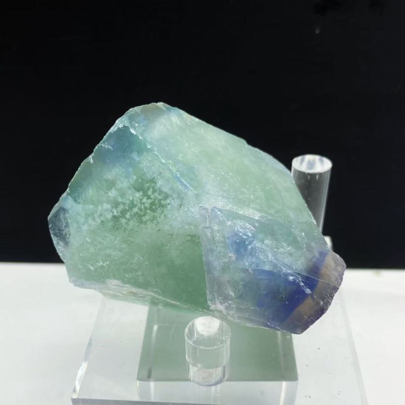 Clear cubic fluorite