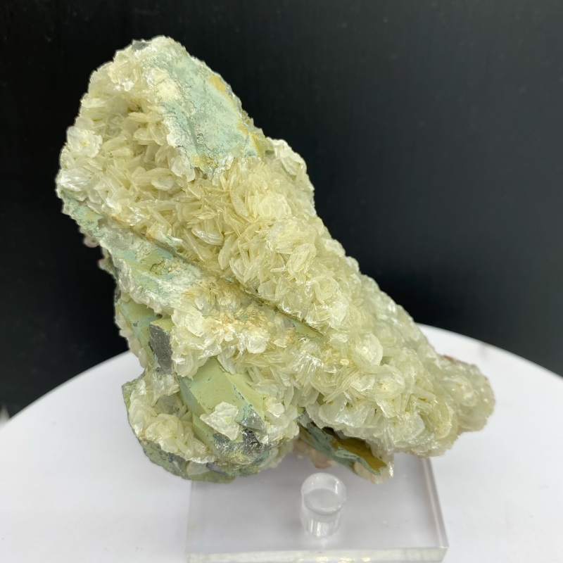 candle quartz with Red calcite