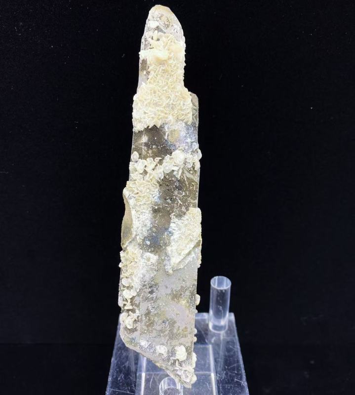 candle quartz with  petal calcite