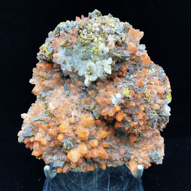 Strawberry quartz  with chalcopyrite