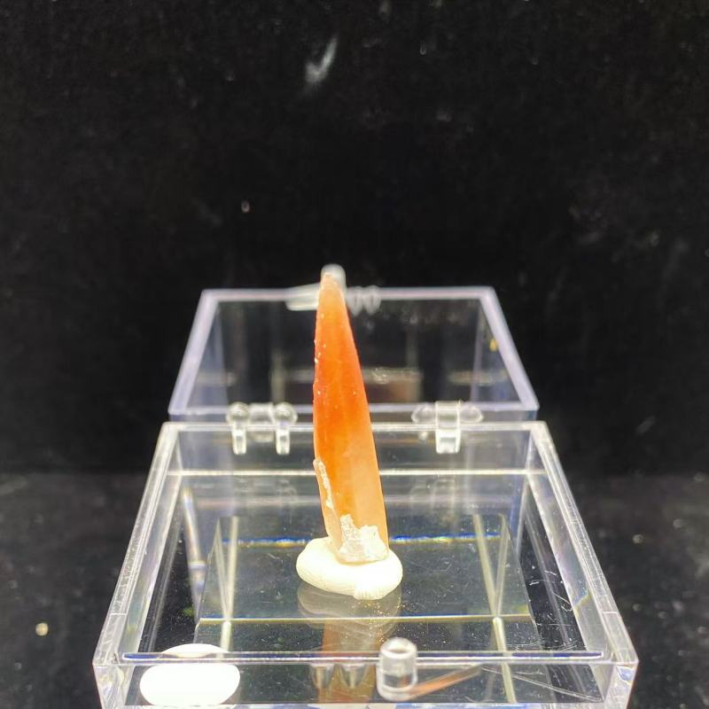 Red Tessin Habit quartz