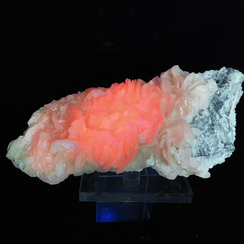 petal calcite