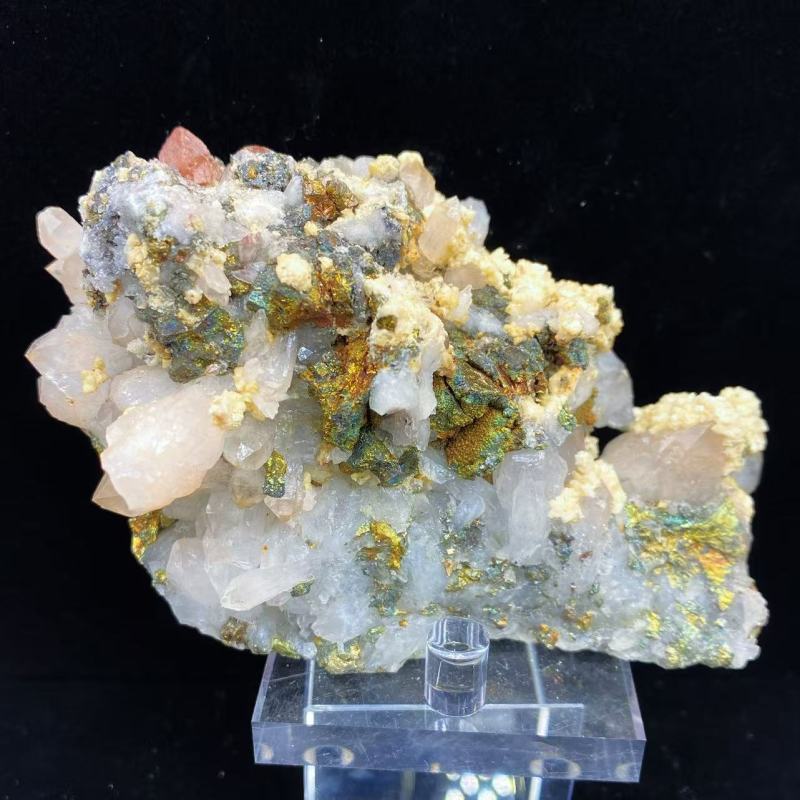 strawberry quartz with chalcopyrite