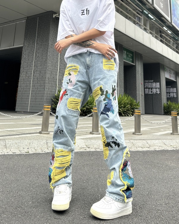 Fashionable printed ripped jeans