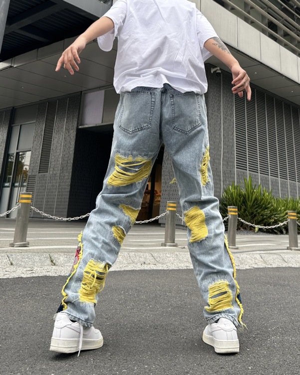 Fashionable printed ripped jeans