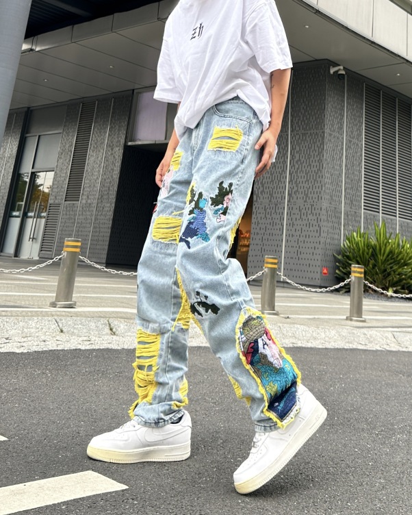Fashionable printed ripped jeans