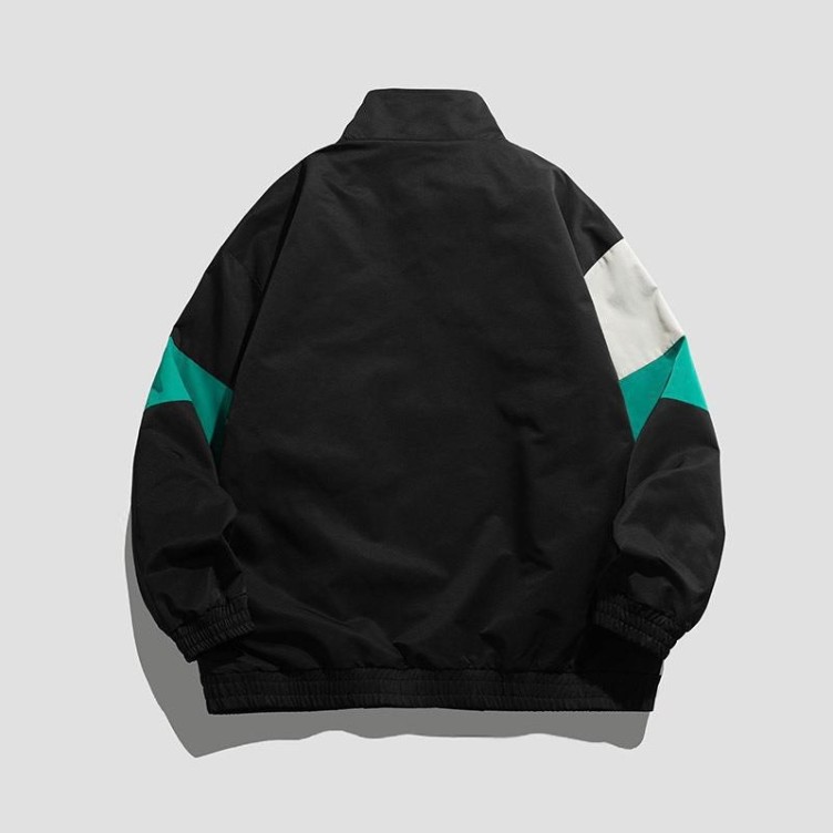 Casual outerwear with a trendy jacket