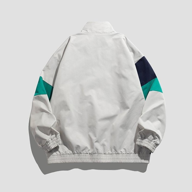Casual outerwear with a trendy jacket