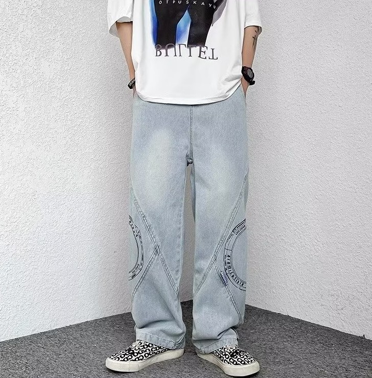 Loose straight-leg fashion trend jeans
