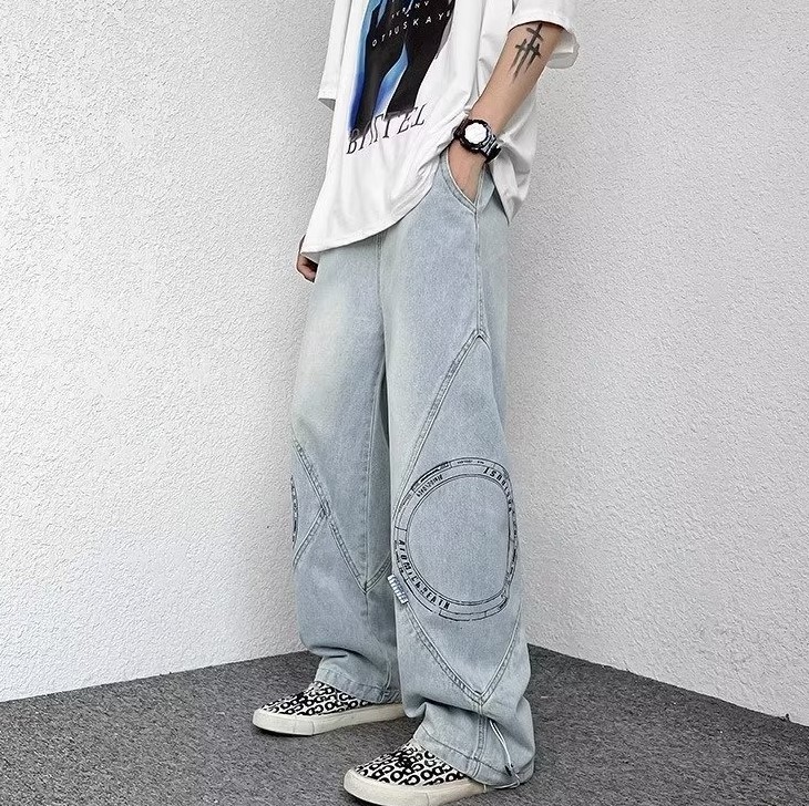 Loose straight-leg fashion trend jeans