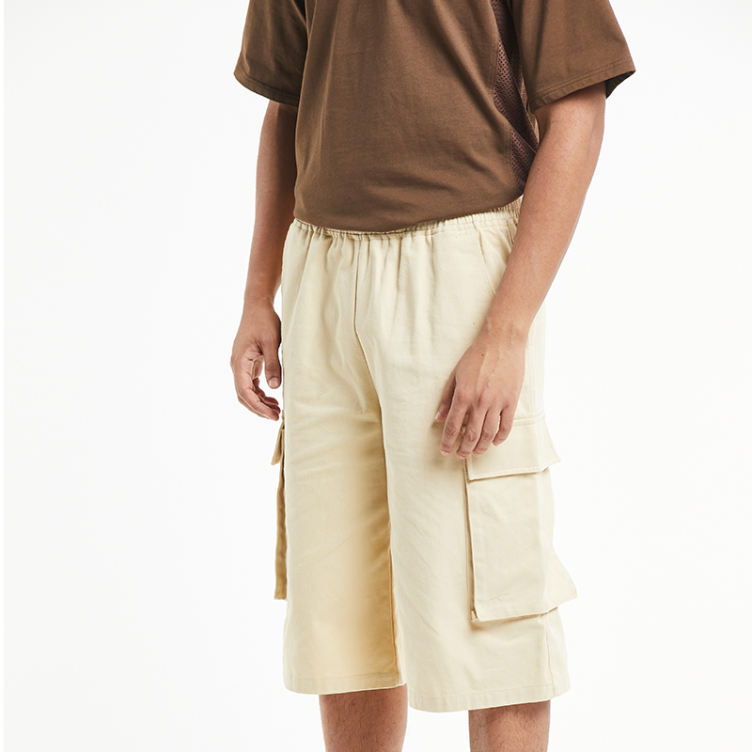 Mid-length over the knee with big pockets shorts