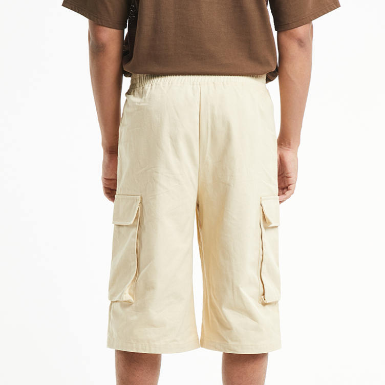 Mid-length over the knee with big pockets shorts