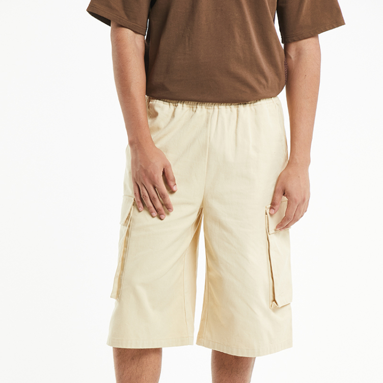 Mid-length over the knee with big pockets shorts