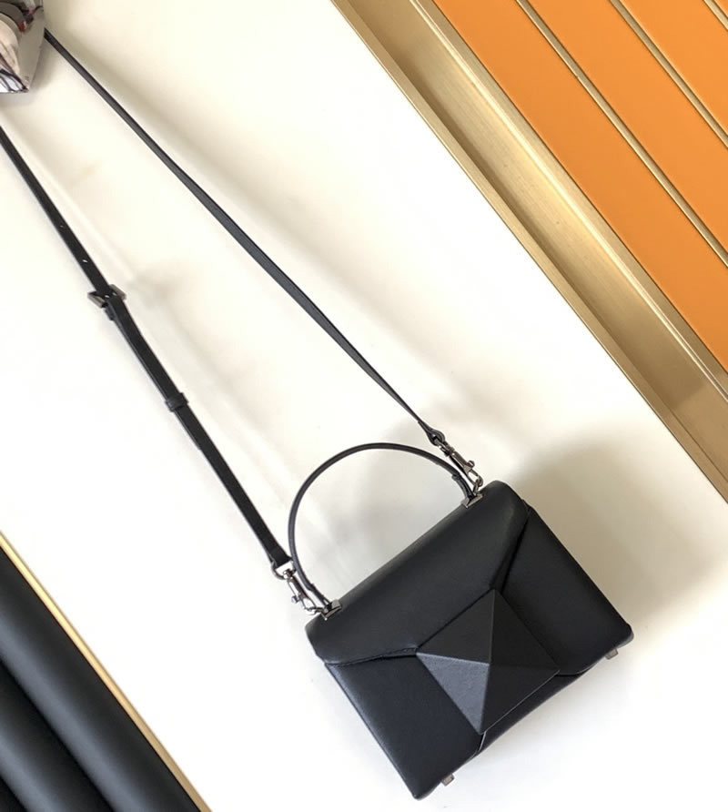 Women's mini sheepskin handbag, large prepuke rivet open and close bag, adjustable multi-purpose shoulder and back and crossbody bag