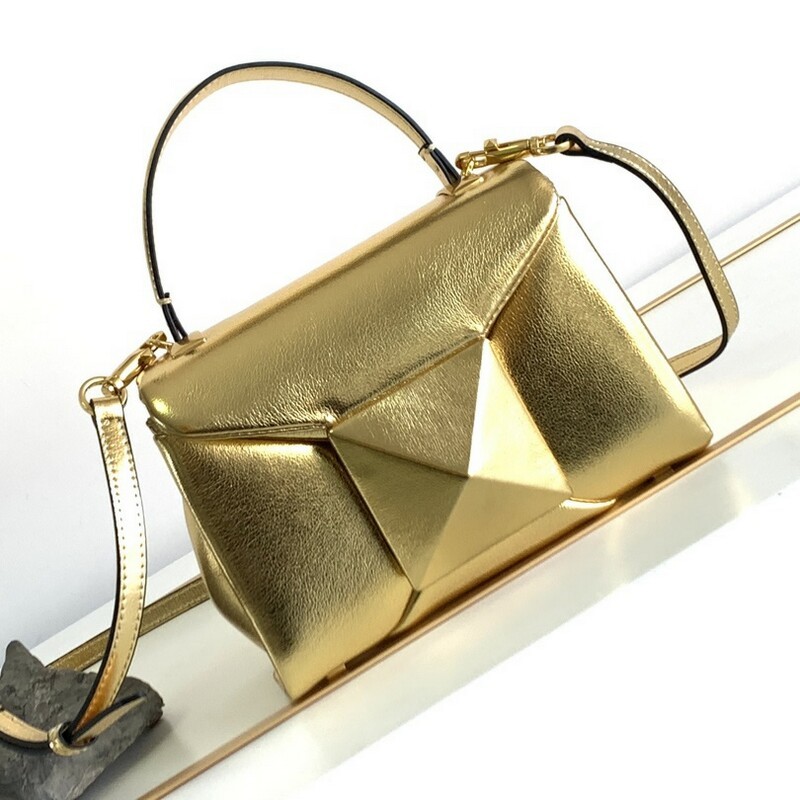 Women's mini sheepskin handbag, large prepuke rivet open and close bag, adjustable multi-purpose shoulder and back and crossbody bag