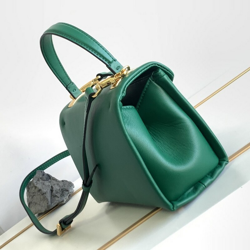 Women's mini sheepskin handbag, large prepuke rivet open and close bag, adjustable multi-purpose shoulder and back and crossbody bag
