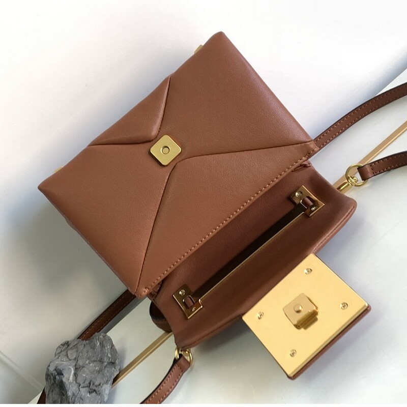 Women's mini sheepskin handbag, large prepuke rivet open and close bag, adjustable multi-purpose shoulder and back and crossbody bag