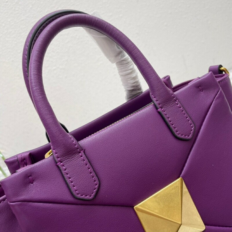 High-quality Women's Bag Multi-purpose Garavani Trumpet ONE STUD Handbag with classic oversized riveted shoulder bag