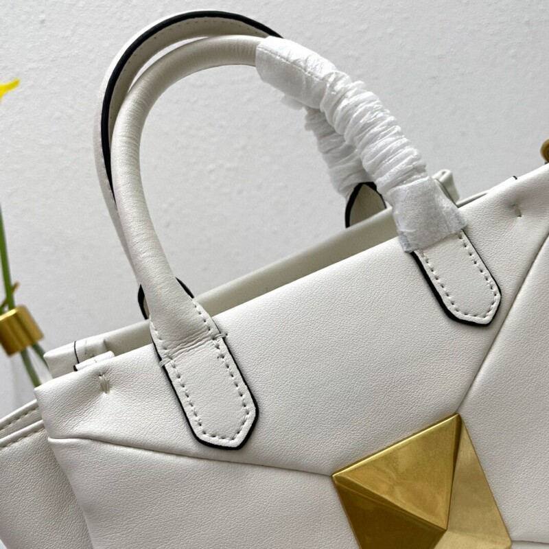 High-quality Women's Bag Multi-purpose Garavani Trumpet ONE STUD Handbag with classic oversized riveted shoulder bag