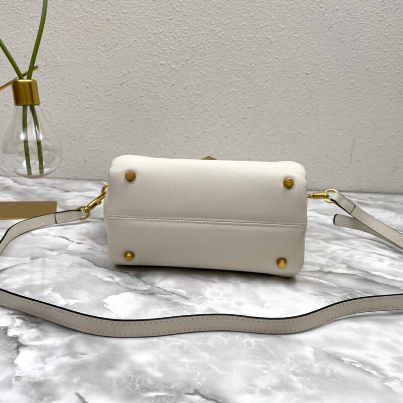 High-quality Women's Bag Multi-purpose Garavani Trumpet ONE STUD Handbag with classic oversized riveted shoulder bag
