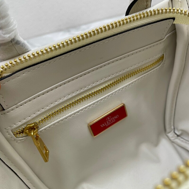 High-quality Women's Bag Multi-purpose Garavani Trumpet ONE STUD Handbag with classic oversized riveted shoulder bag