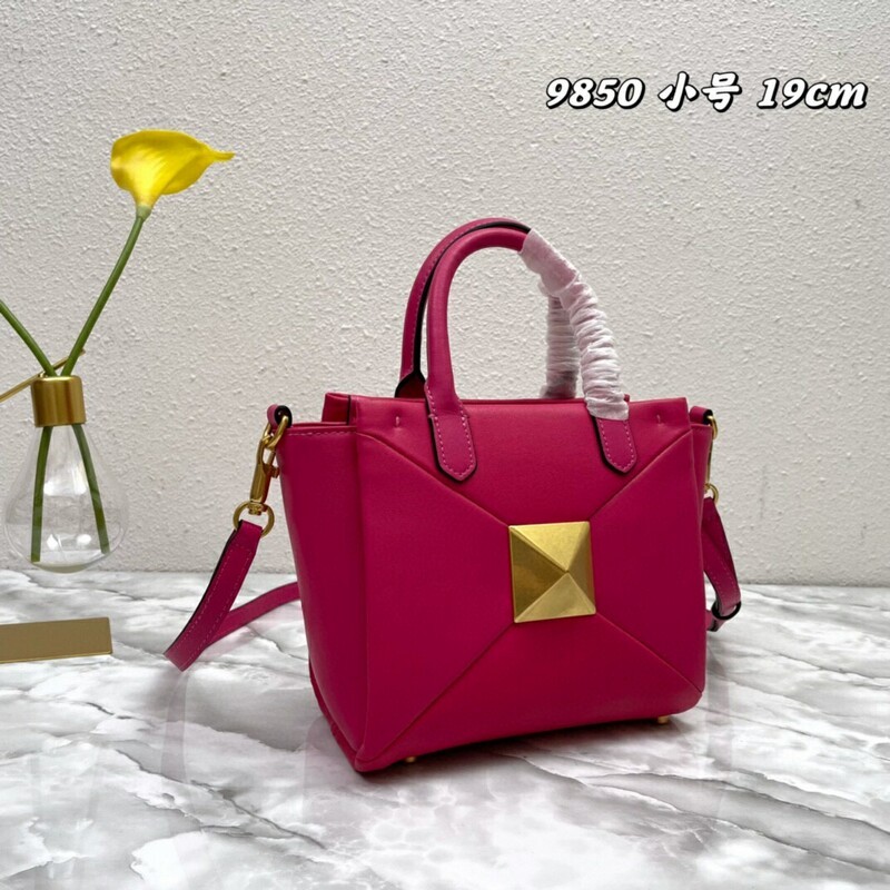 High-quality Women's Bag Multi-purpose Garavani Trumpet ONE STUD Handbag with classic oversized riveted shoulder bag