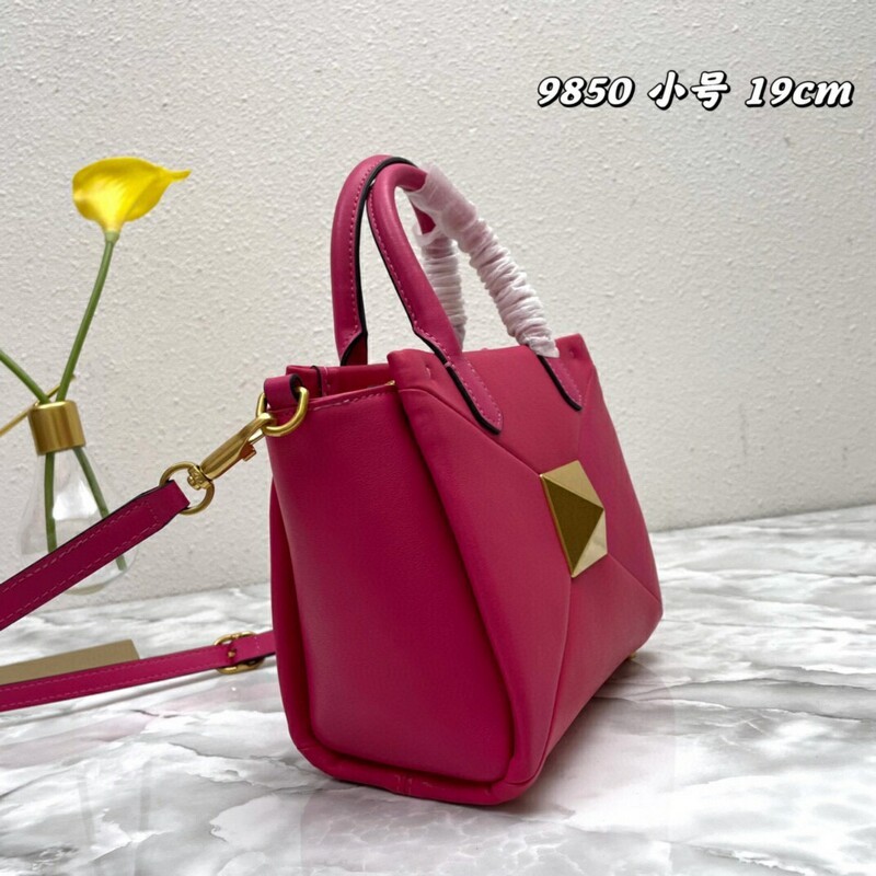High-quality Women's Bag Multi-purpose Garavani Trumpet ONE STUD Handbag with classic oversized riveted shoulder bag
