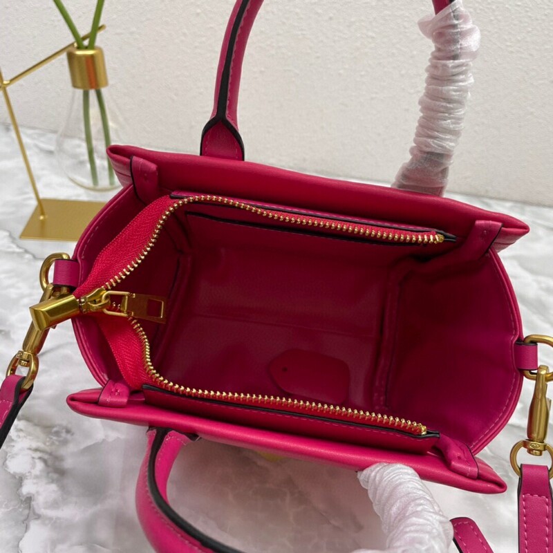 High-quality Women's Bag Multi-purpose Garavani Trumpet ONE STUD Handbag with classic oversized riveted shoulder bag