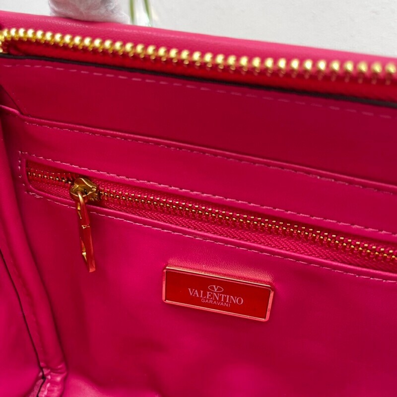 High-quality Women's Bag Multi-purpose Garavani Trumpet ONE STUD Handbag with classic oversized riveted shoulder bag