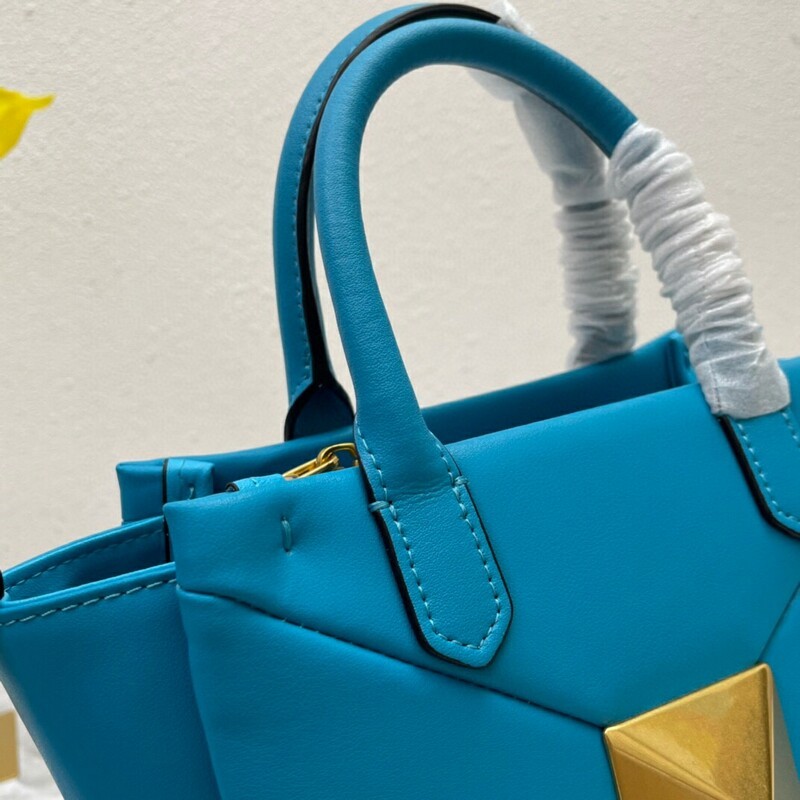 High-quality Women's Bag Multi-purpose Garavani Trumpet ONE STUD Handbag with classic oversized riveted shoulder bag