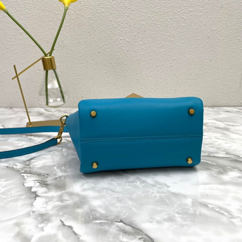 High-quality Women's Bag Multi-purpose Garavani Trumpet ONE STUD Handbag with classic oversized riveted shoulder bag
