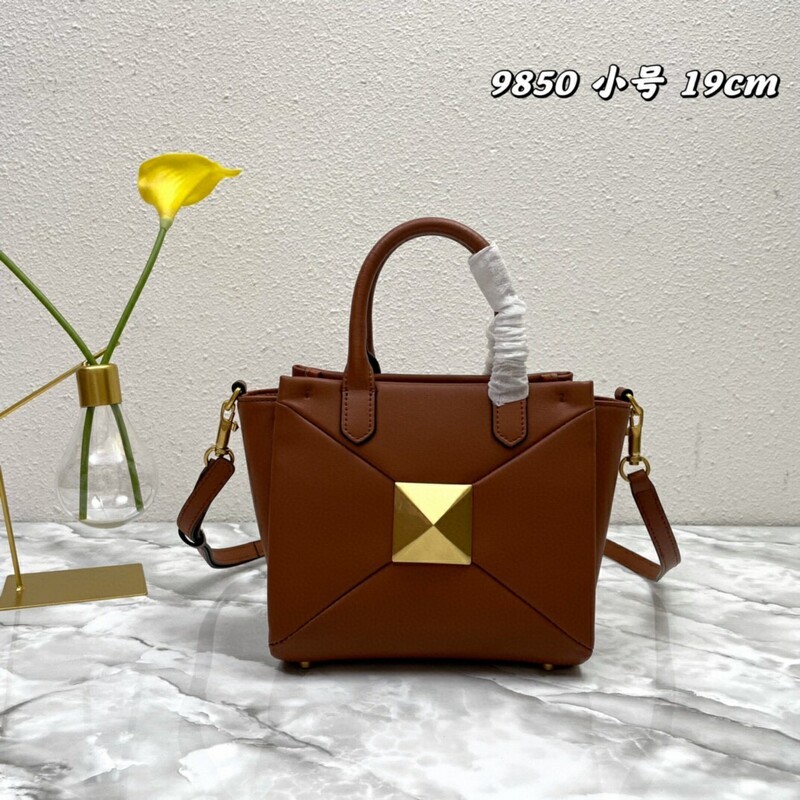 High-quality Women's Bag Multi-purpose Garavani Trumpet ONE STUD Handbag with classic oversized riveted shoulder bag