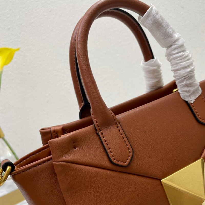 High-quality Women's Bag Multi-purpose Garavani Trumpet ONE STUD Handbag with classic oversized riveted shoulder bag