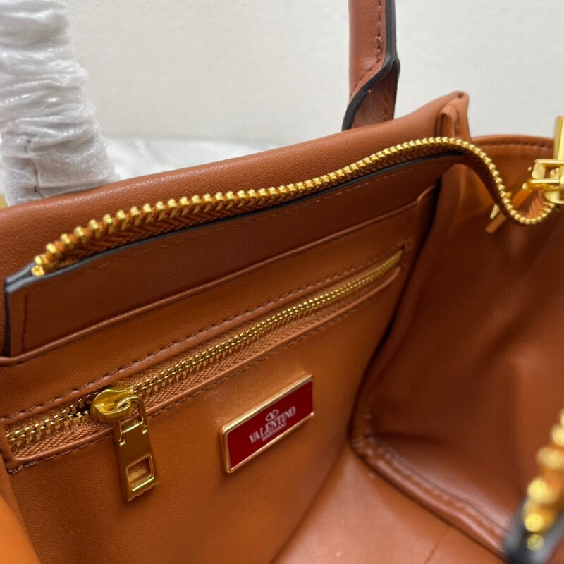High-quality Women's Bag Multi-purpose Garavani Trumpet ONE STUD Handbag with classic oversized riveted shoulder bag