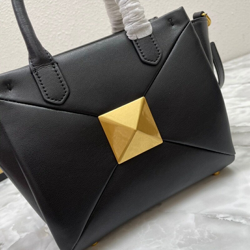 High-quality Women's Bag Multi-purpose Garavani Trumpet ONE STUD Handbag with classic oversized riveted shoulder bag