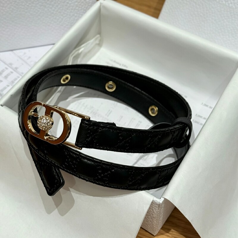 Women's summer belt with 2CM diamond metal buckle, leather belt with woven texture, versatile waistband for short pants