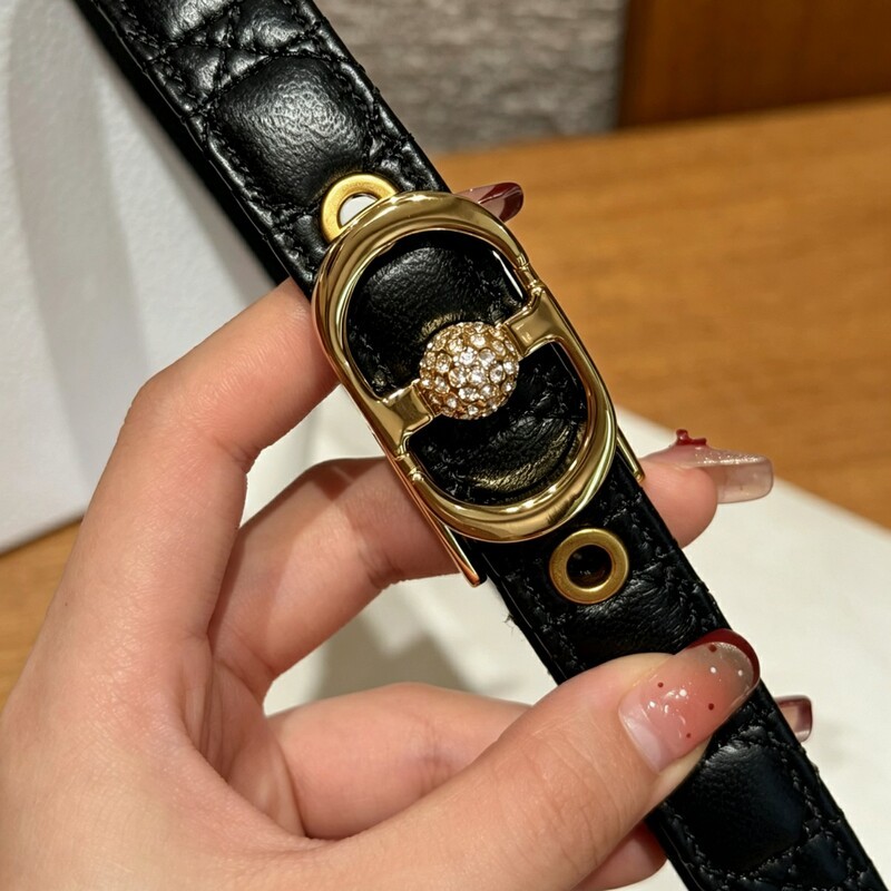 Women's summer belt with 2CM diamond metal buckle, leather belt with woven texture, versatile waistband for short pants