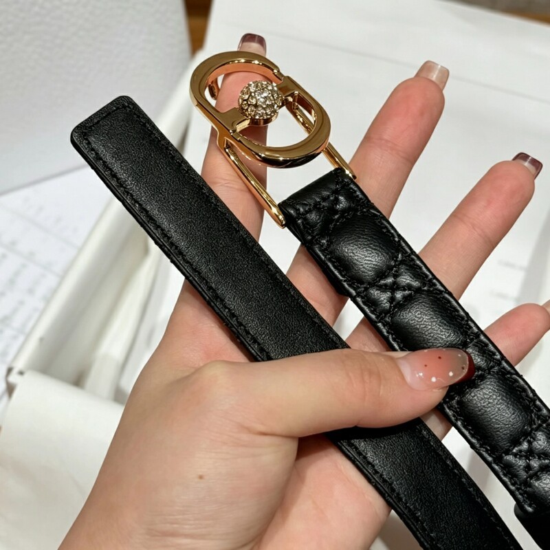 Women's summer belt with 2CM diamond metal buckle, leather belt with woven texture, versatile waistband for short pants