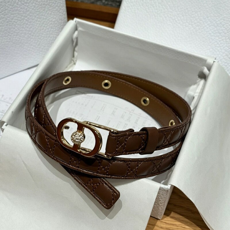Women's summer belt with 2CM diamond metal buckle, leather belt with woven texture, versatile waistband for short pants