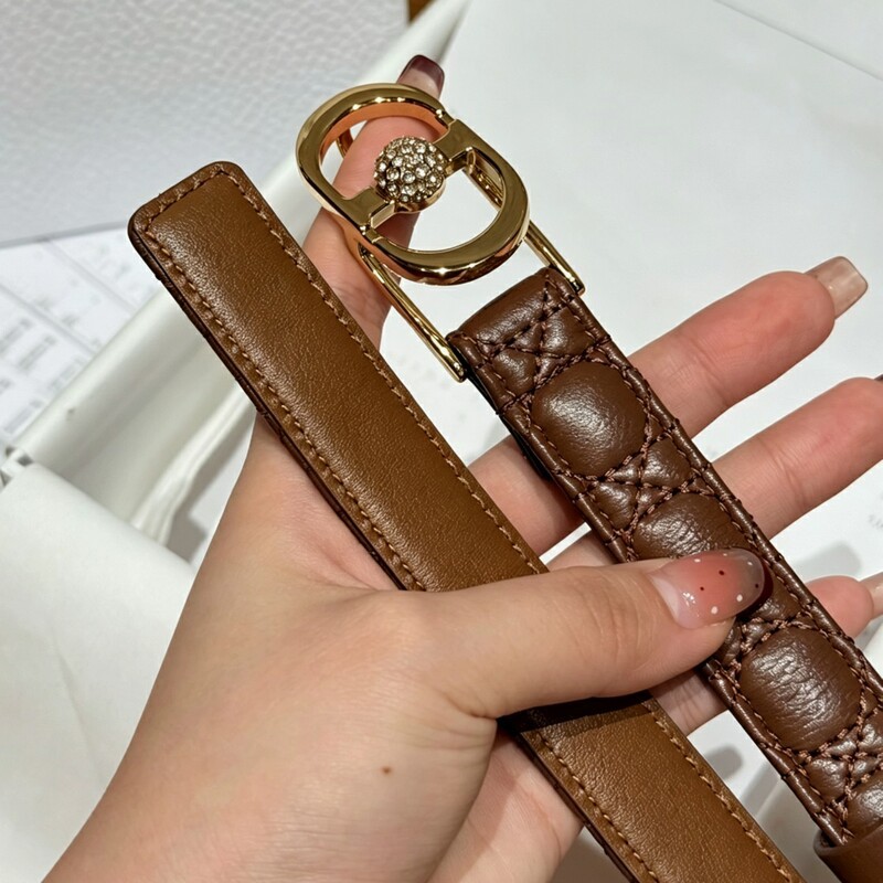 Women's summer belt with 2CM diamond metal buckle, leather belt with woven texture, versatile waistband for short pants