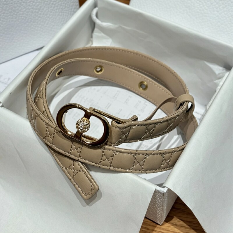 Women's summer belt with 2CM diamond metal buckle, leather belt with woven texture, versatile waistband for short pants
