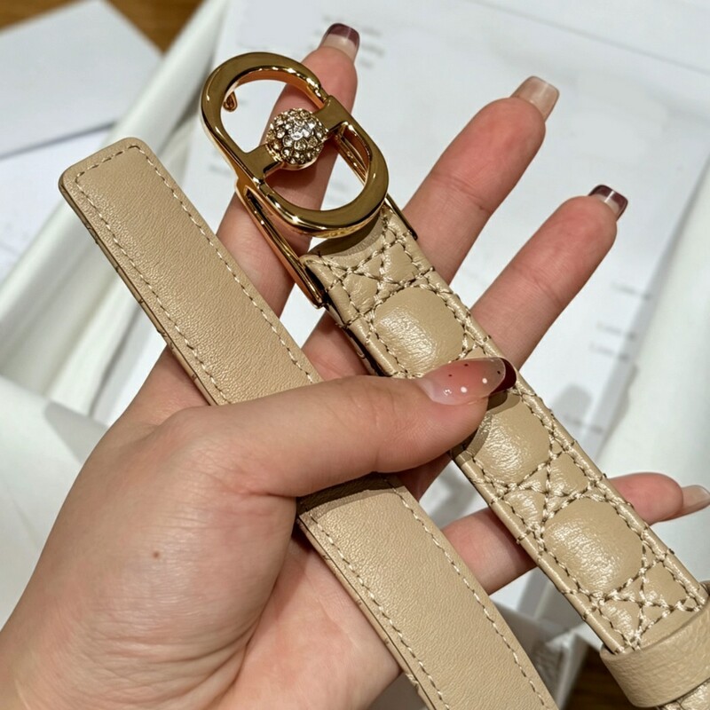 Women's summer belt with 2CM diamond metal buckle, leather belt with woven texture, versatile waistband for short pants
