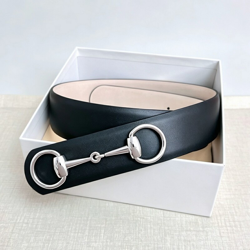Couple wearing high-quality fashion leather belts with simple leather fasteners, round heads, and matching accessories for the waist.