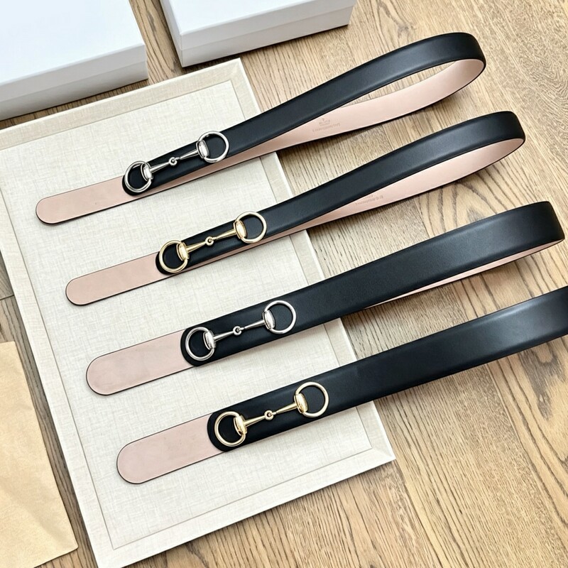 Couple wearing high-quality fashion leather belts with simple leather fasteners, round heads, and matching accessories for the waist.