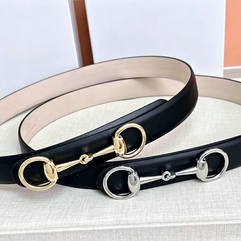 Couple wearing high-quality fashion leather belts with simple leather fasteners, round heads, and matching accessories for the waist.